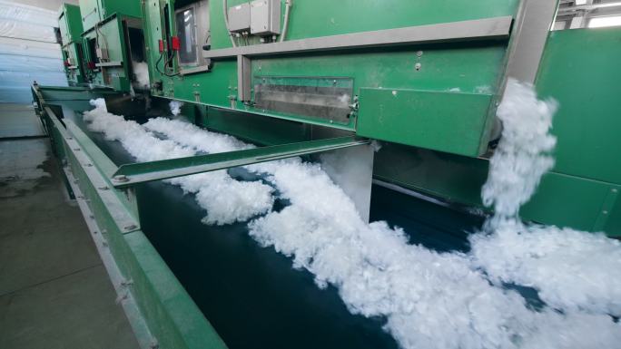 工厂机器使用白色聚酯纤维