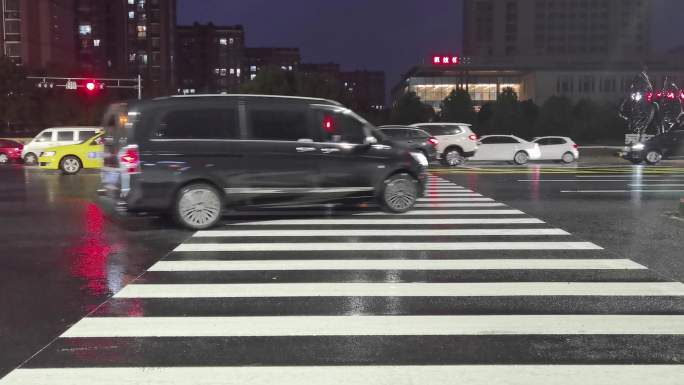 雨天十字路口