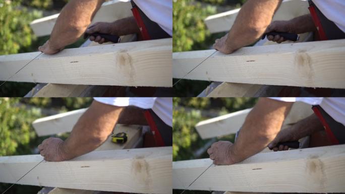 建筑商在木屋顶施工中使用锤子钉钉子