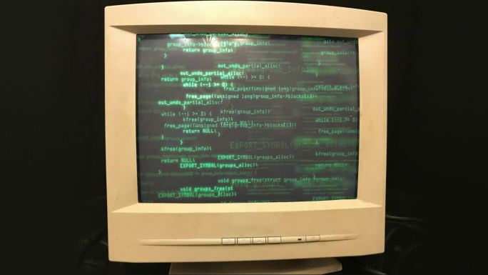 屏幕显示器上的绿色代码。