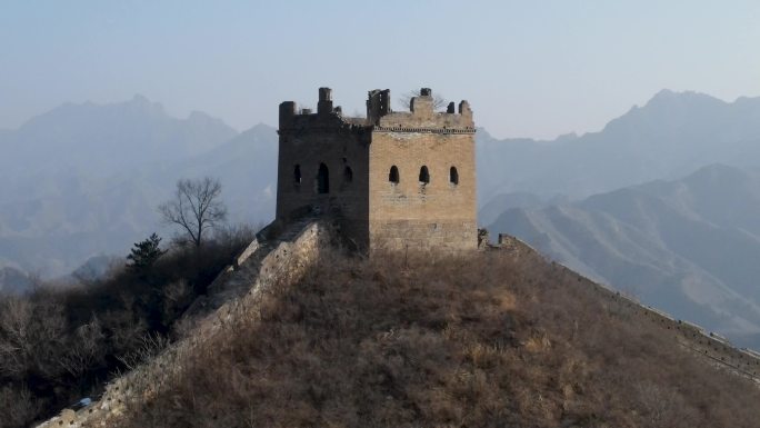 古老的长城建筑烽火台光影照耀北京长城