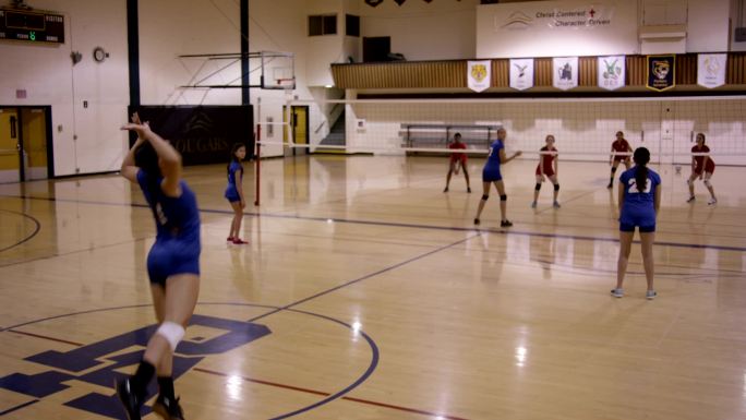女子排球室内体育球场打球体育锻炼
