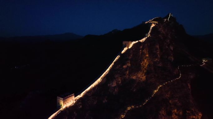 北京夜游开放长城夜间的长城游览夜经济