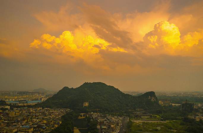 桂林云彩市区航拍延时大气风景山水穿山公园