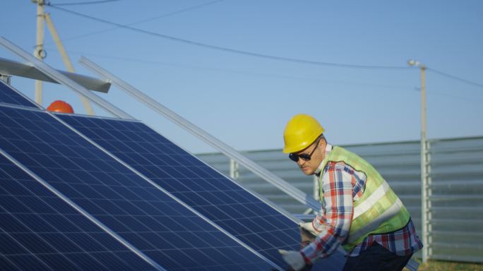 安装太阳能电池板安装光伏面板太阳能发电碳