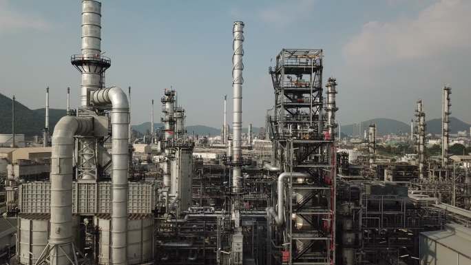 炼油厂原油提炼环保污染烟囱停工停产