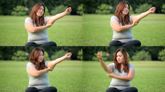 一位年轻的妇女正在检查她的手臂