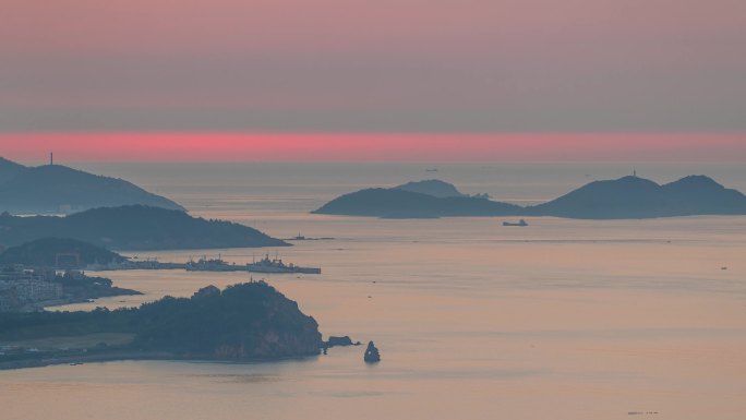 从青岛浮山上拍摄的海上日出