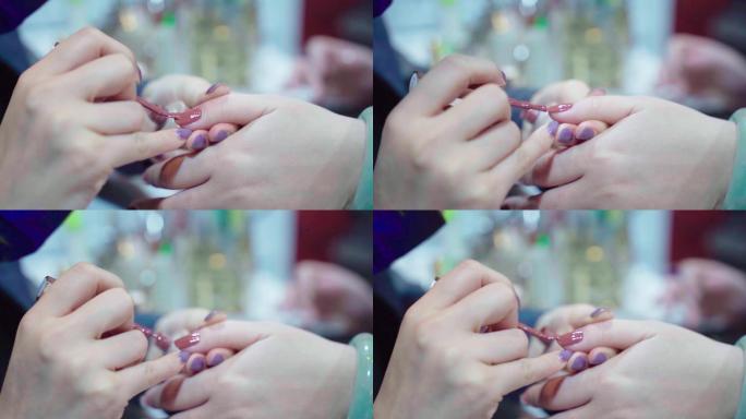 女性美甲手部特写美甲师为顾客做美甲
