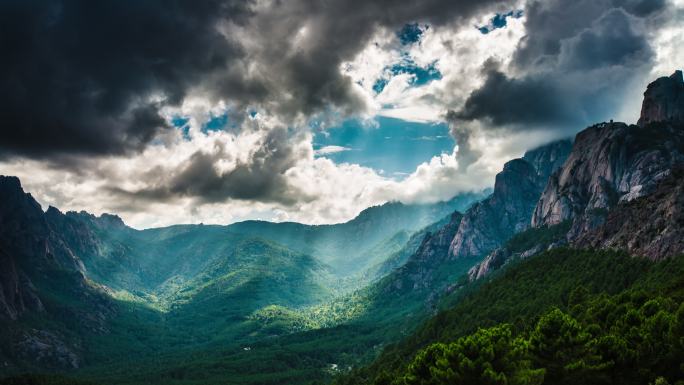 阳光普照的群山国外外国风景风光美景高山丁