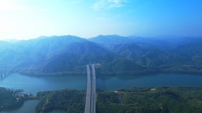 蓝天高速公路穿云航拍