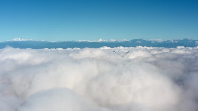 航拍成都上空云海与四姑娘雪山