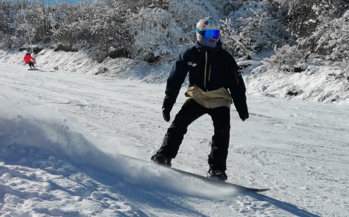 冬天滑雪冬季高山滑雪单板滑雪升格慢动作