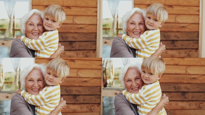 可爱的小男孩和快乐的祖母