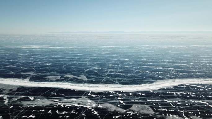 冬季贝加尔湖鸟瞰全景图。