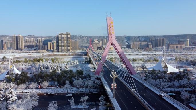 宝鸡桥梁蟠龙大桥城市发展道路快速干道雪景