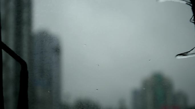 挡风玻璃雨刮器汽车雨刮雨珠