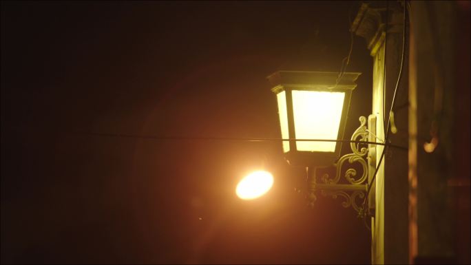 夜晚城市路灯 - 4K