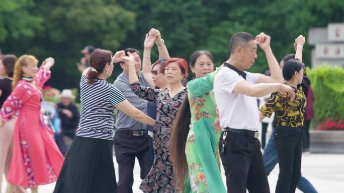 广场舞 老人跳交谊舞  老年 晚年生活