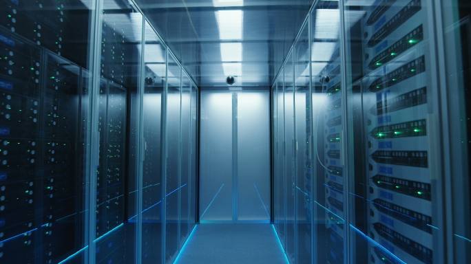 现代数据中心中的长走廊全服务器机架