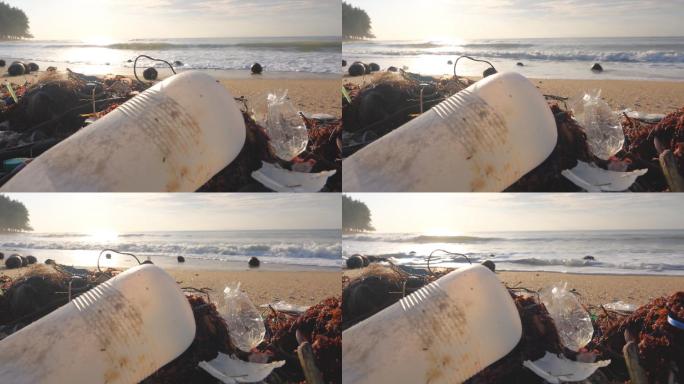 环境污染，海滩上的塑料瓶。