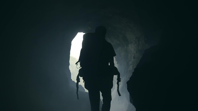 徒步探险洞穴山洞地质学地下勘探