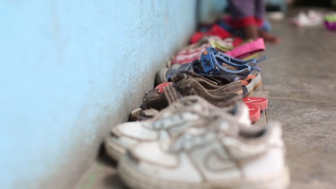 非洲孤儿院的鞋子系列