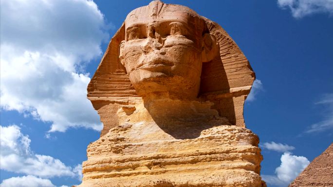 埃及开罗吉萨蓝天日大狮身人面像的美丽轮廓