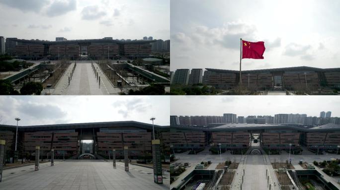 扬州市民中心红旗飘扬