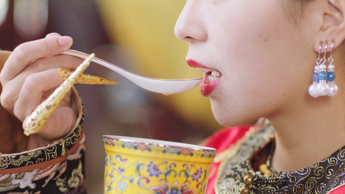 4K中国古装宫廷美女喝汤养生进补视频