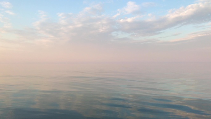 平静的湖面背景素材留白空镜头大海海水
