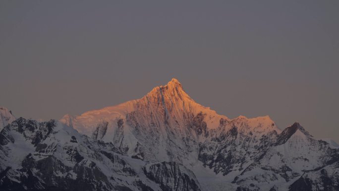 4k延时梅里雪山日照金山