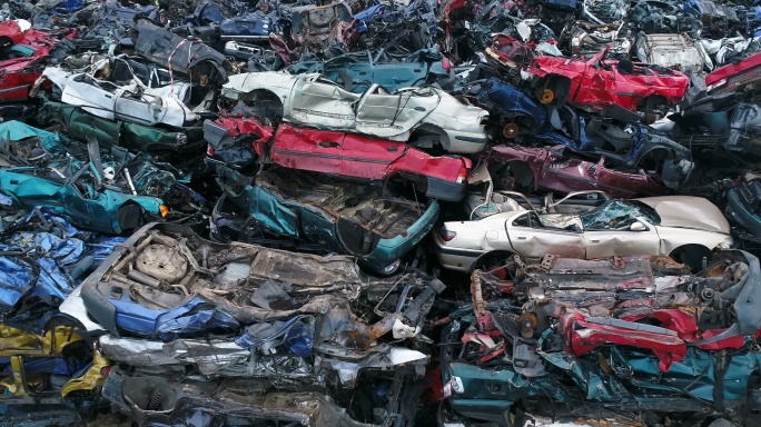 腐蚀的旧车废旧汽车回收汽车垃圾汽车市场