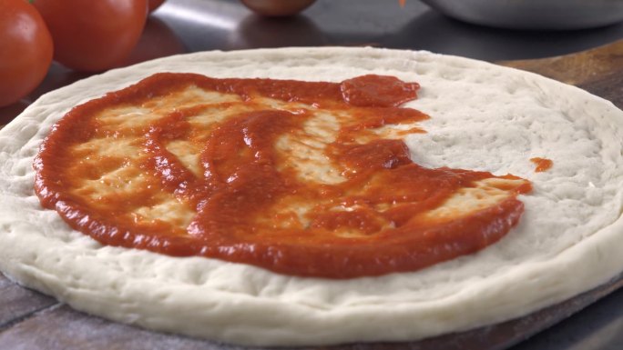 撒比萨酱制作刷酱酱料烘焙