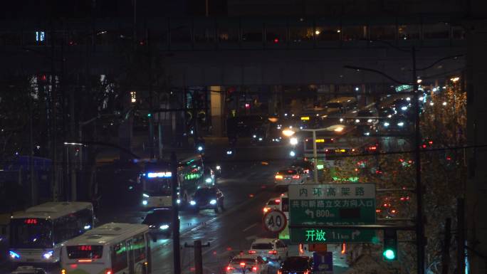 上海夜景高架桥内环路道路拥堵晚高峰车流