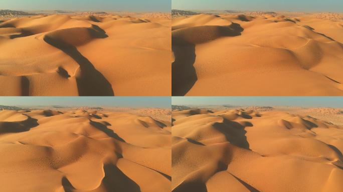 飞越沙漠中的沙丘。
