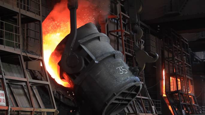 炼钢厂 炼钢炉 炼钢 高炉 铁水 火花