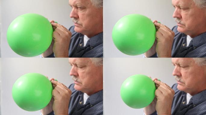 老人给绿色气球放气