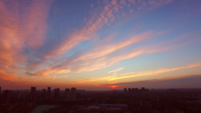 日出延时城市日出早晨清晨黎明初升的太阳