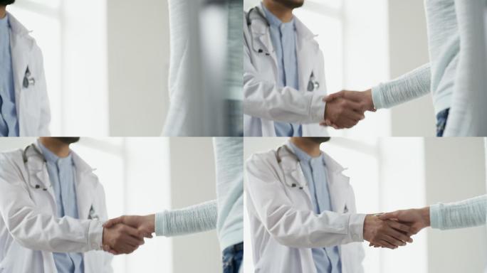 医生和病人握手医生合作握手