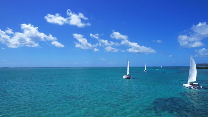 碧海蓝天白色帆船的旅行风光航拍素材（七）