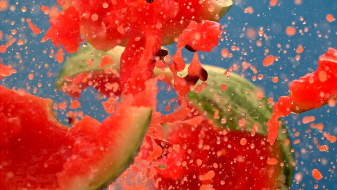 爆炸的西瓜水果慢动作入水创意特写主图视频