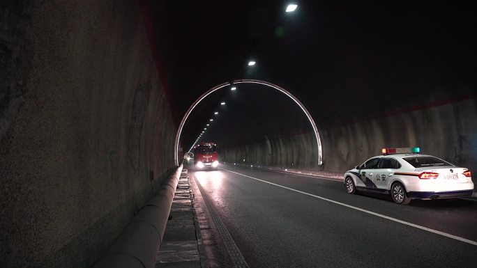 高速公路隧道危化品事故消防车