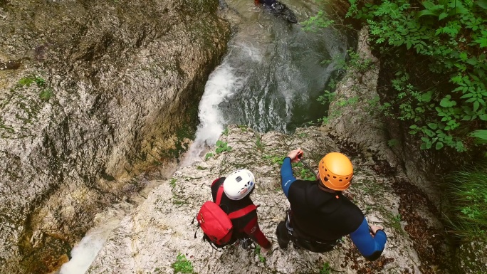 水上峡谷跳跃极限运动刺激野外