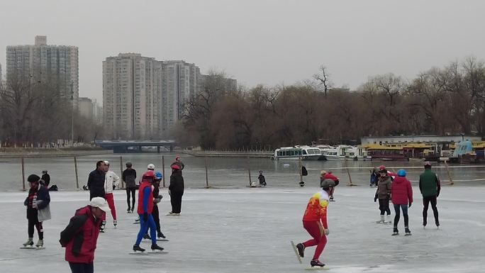 城市公园 冰雪嘉年华 滑冰冬天锻炼
