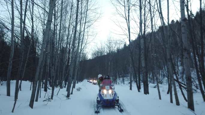 雪地摩托车丛林穿越林海雪原