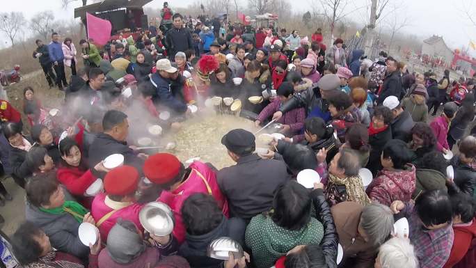 庙会大锅饭 大铁锅煮千碗面条