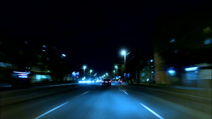 夜间在城里开车的时间间隔