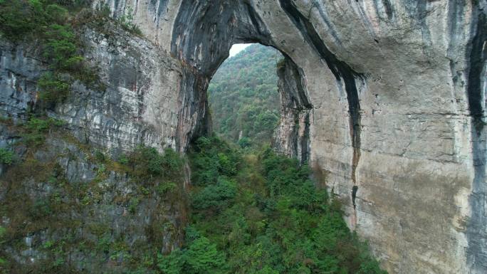贵州喀斯特地貌织金天生桥穿洞航拍4K视频