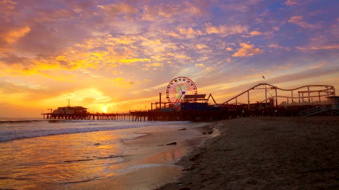 加州圣莫尼卡码头海边沙滩摩天轮游乐场日落